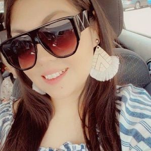 Meet your Posher, Eva